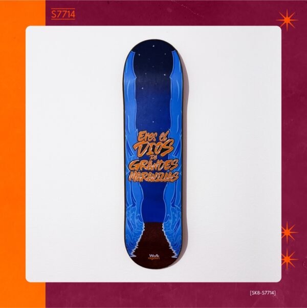 Vinilo decorativo S7714 de alta calidad y resistencia, perfecto para skates, longboards o para decorar tu espacio favorito.